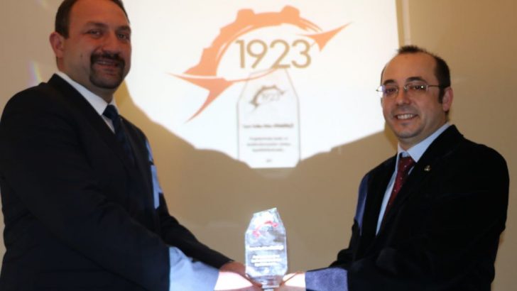 Utku Gümrükçü’ye 20. yıl ödülü verildi